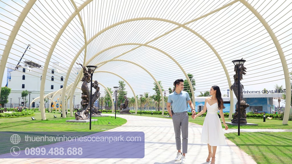 Cùng dạo bộ bên Quảng trường Cá voi và lưu giữ lại những tấm ảnh đẹp